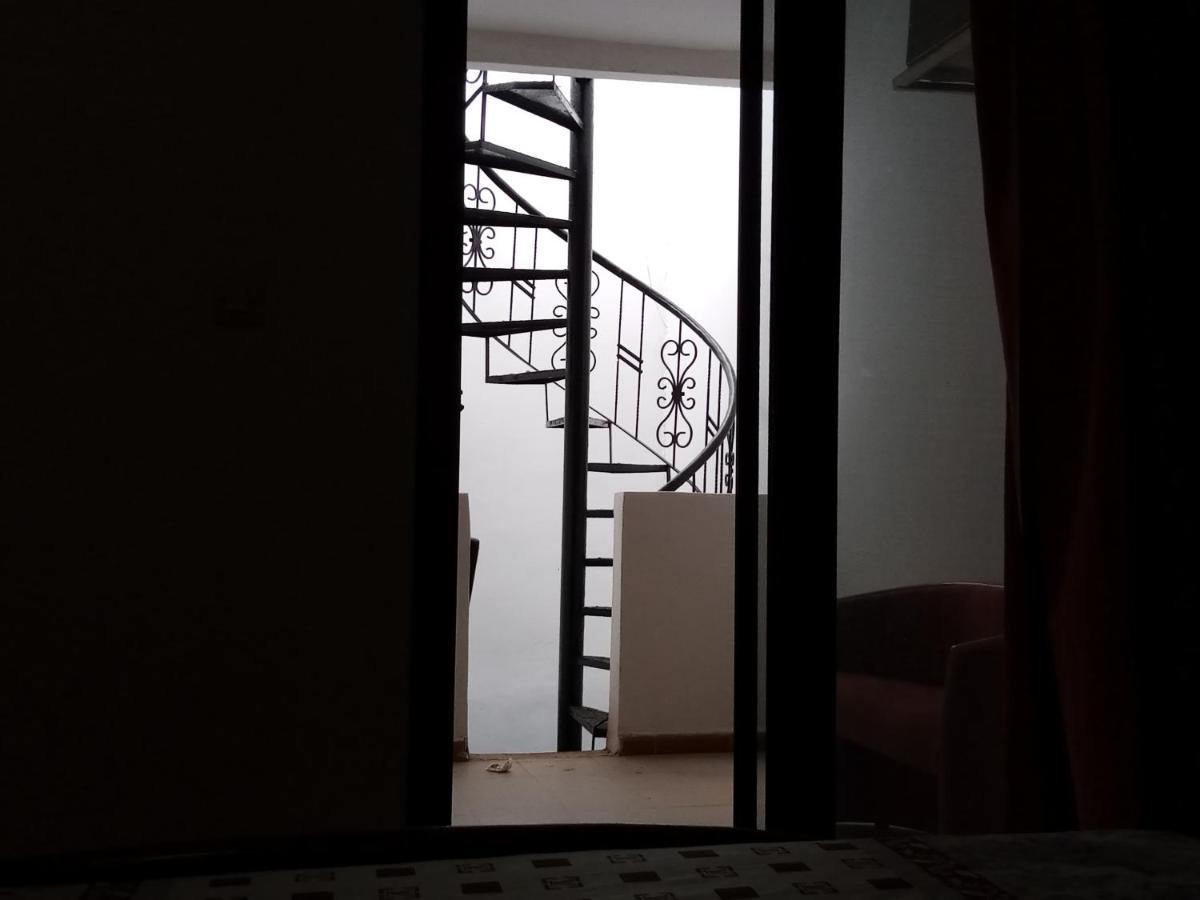 Kakatar Family , Yoff Appart hôtel Dakar